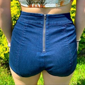 Kimchi Blue high waist dark navy stretch shorts M
